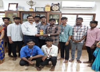 தமிழ்த்துறை முதுகலை மாணவர்கள் மாநிலம் தழுவிய அளவில் குறும்படப் போட்டியில் முதல் பரிசை வென்று வந்துள்ளனர்